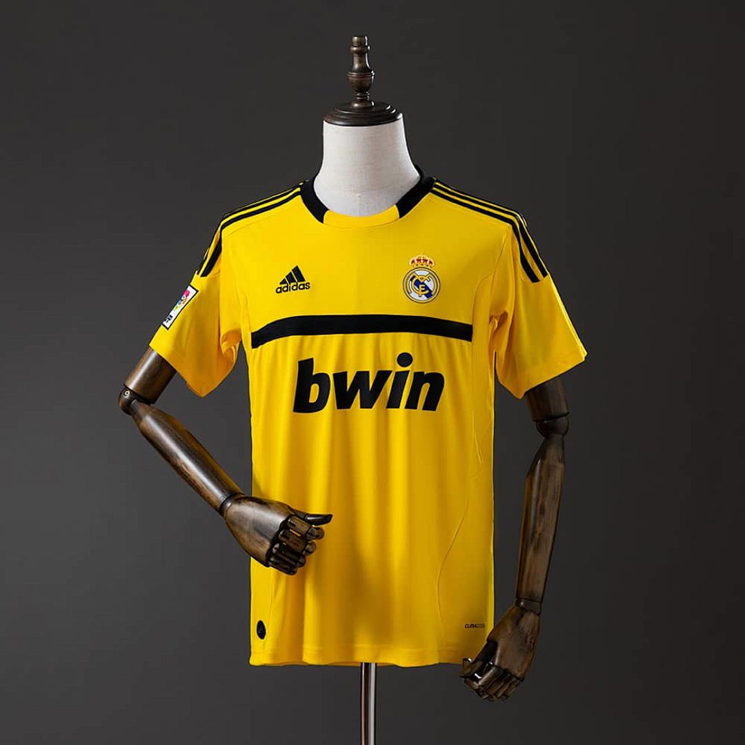 Retro Real Madrid 11_12 Goalkeeper Yellow S-XXL
