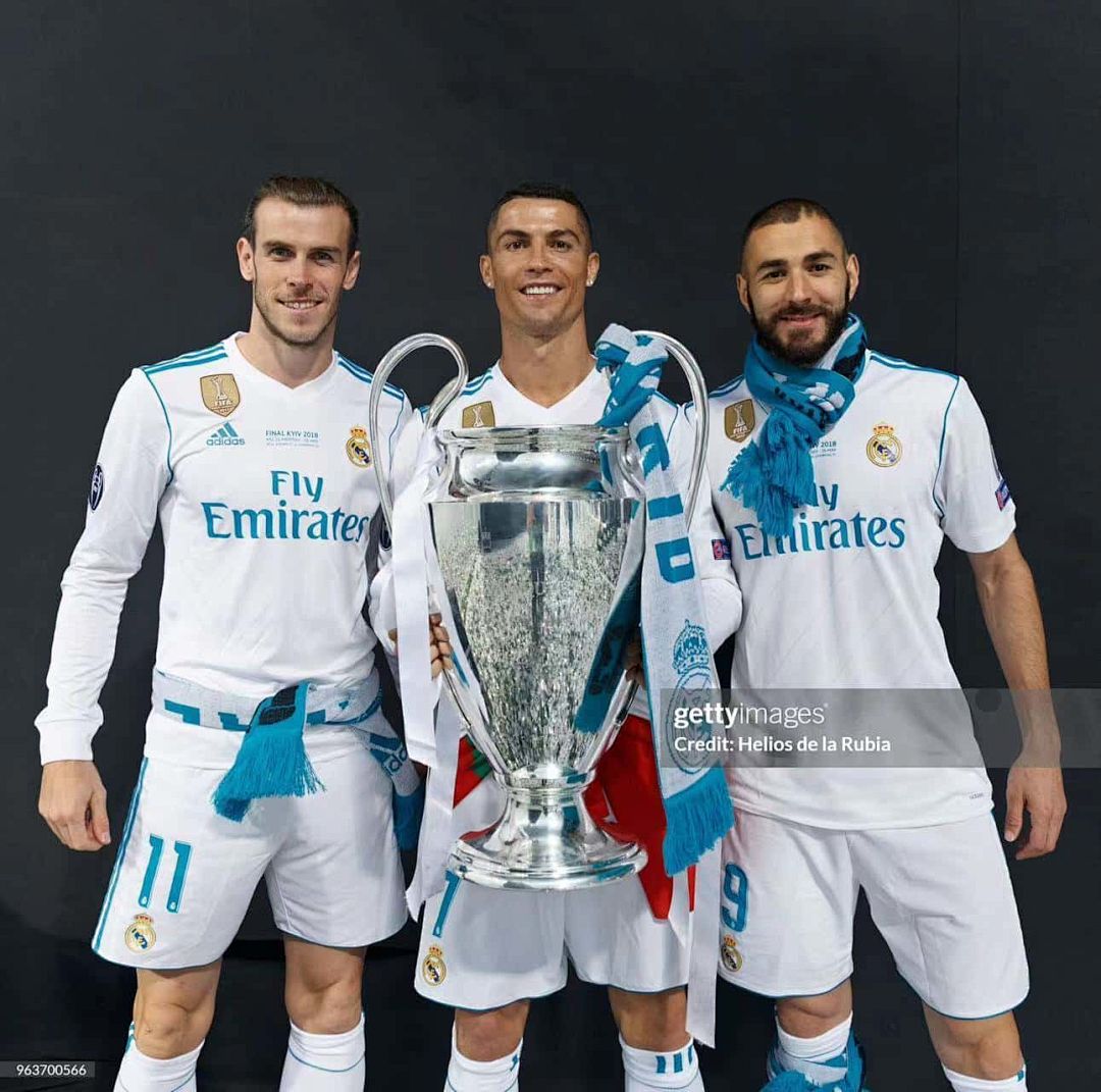 2017-18 Retro Real Madrid Home Kit Player Long Sleeves 3
