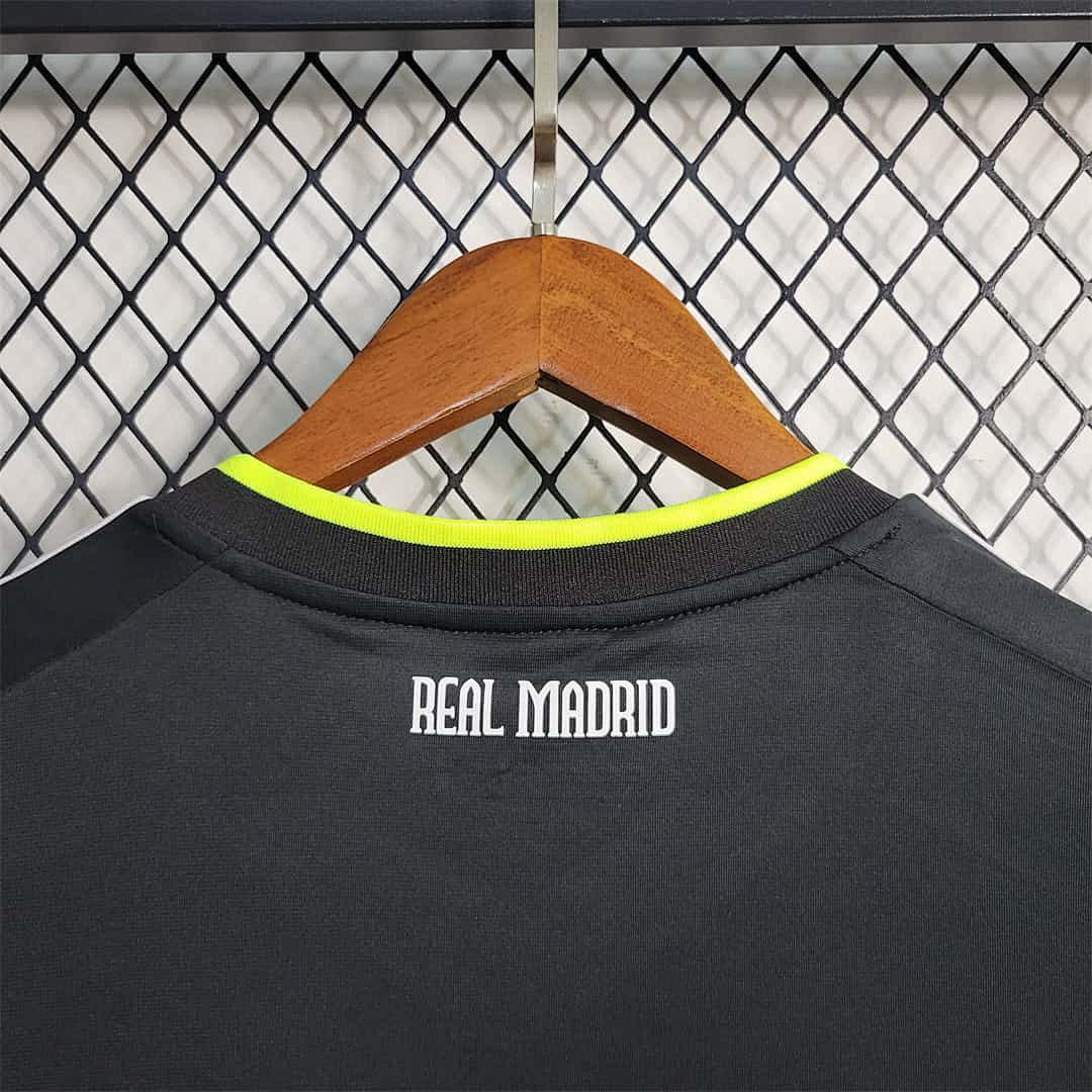 10-11 Real Madrid away 7