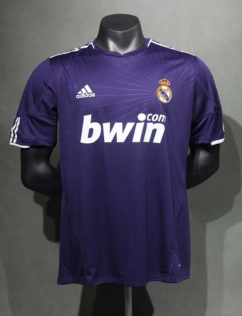 2010-11 Retro Real Madrid Second Away Kit Player
