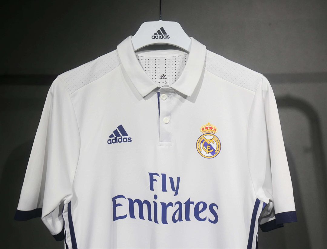 2016-17 Retro Real Madrid Home Kit Player 15