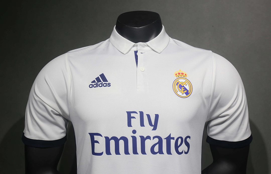 2016-17 Retro Real Madrid Home Kit Player 9