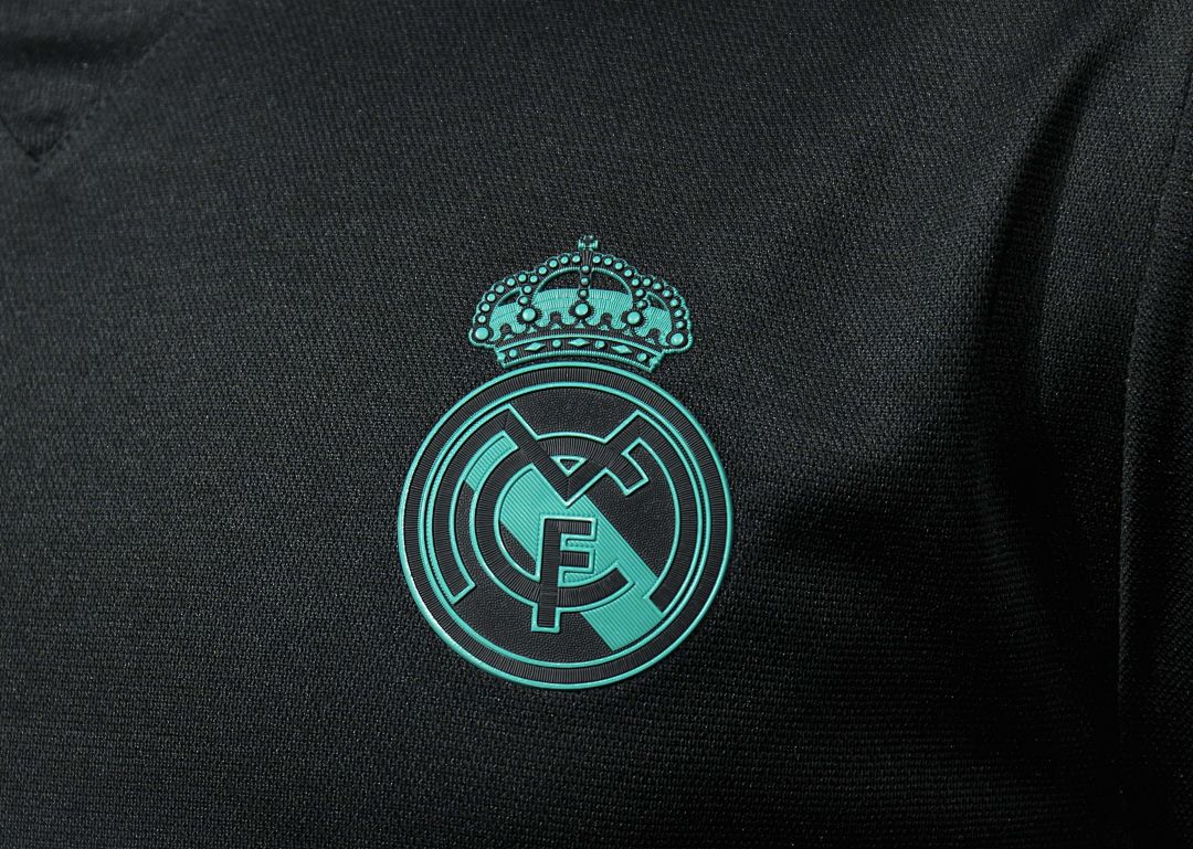 2017-18 Retro Real Madrid Away Kit Player 11