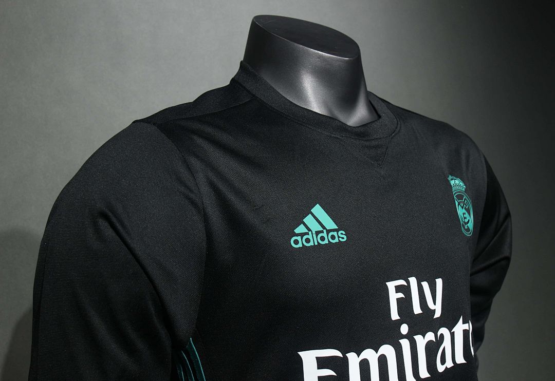 2017-18 Retro Real Madrid Away Kit Player Long Sleeve 3
