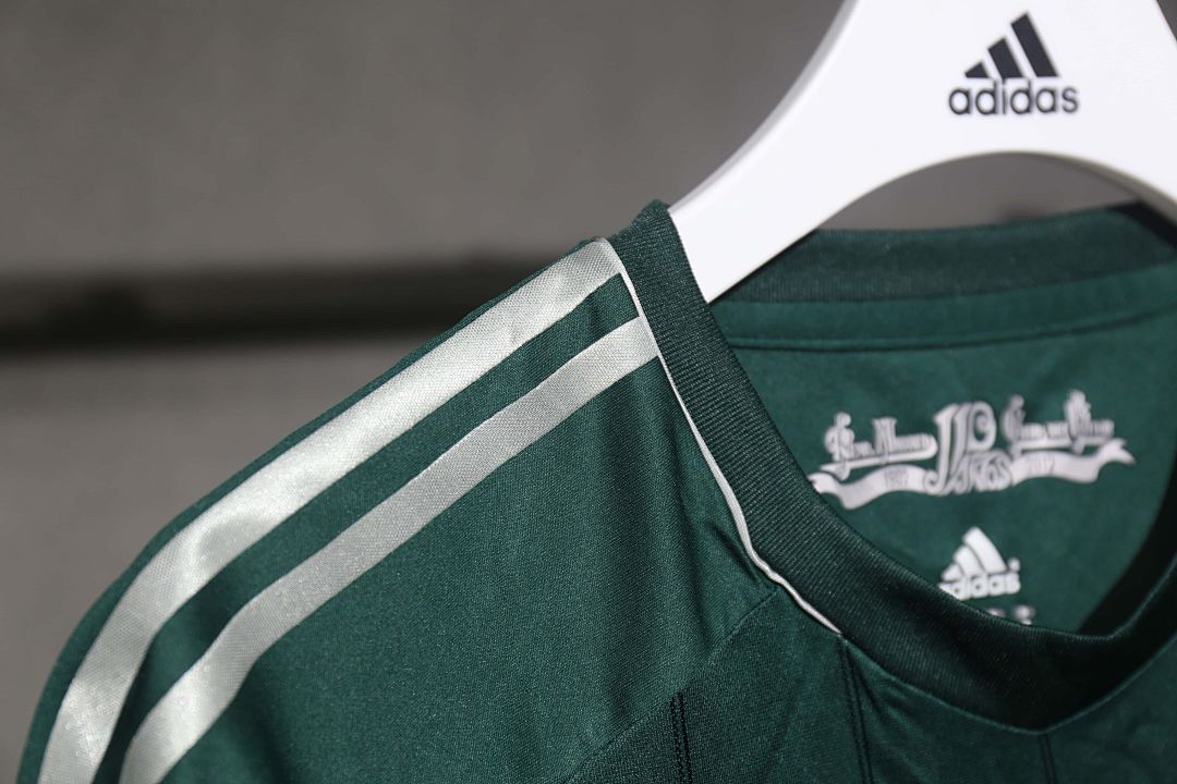 2012-13 Retro Real Madrid Second Away Kit Player 8