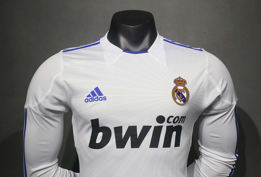 2010-11 Retro Real Madrid Home Kit Player Long Sleeves 11