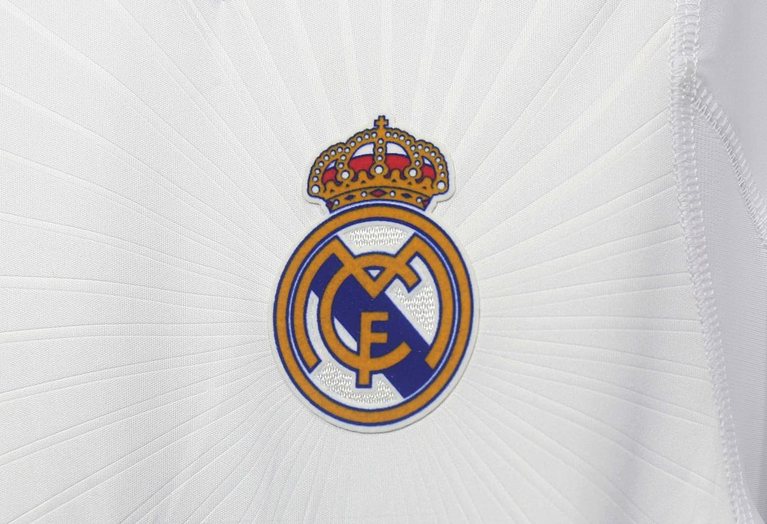 2010-11 Retro Real Madrid Home Kit Player Long Sleeves 15