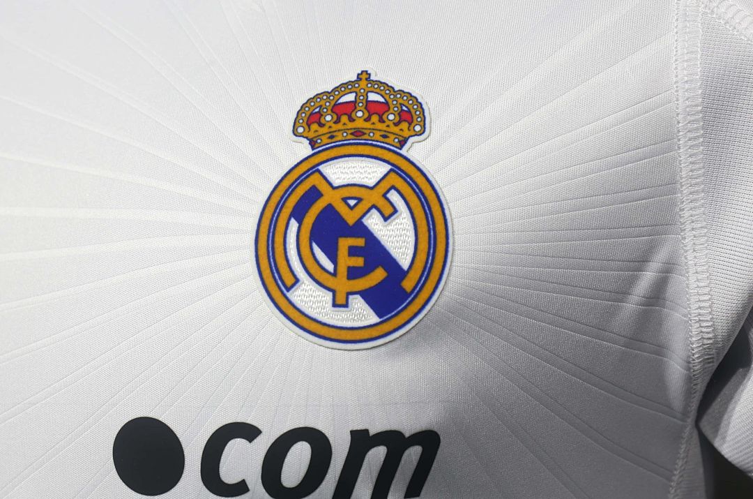2010-11 Retro Real Madrid Home Kit Player 8