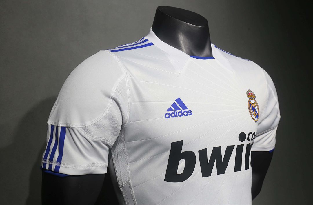 2010-11 Retro Real Madrid Home Kit Player 9