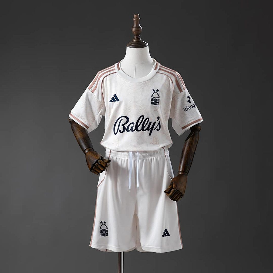 Nottingham Forest 25_26 Away Kids Jersey Size_ 16-28