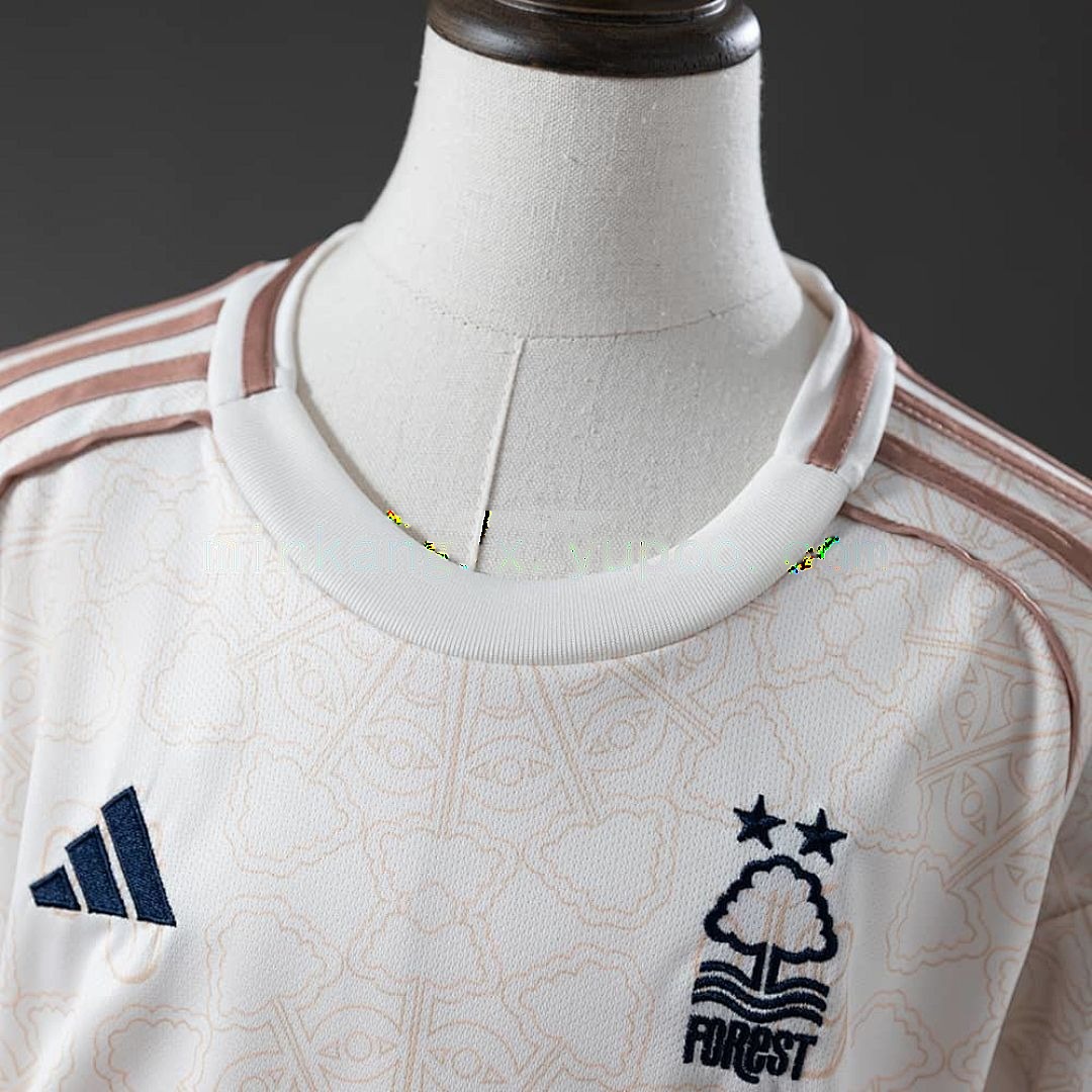 Nottingham Forest 25_26 Away Kids Jersey Size_ 16-28 9