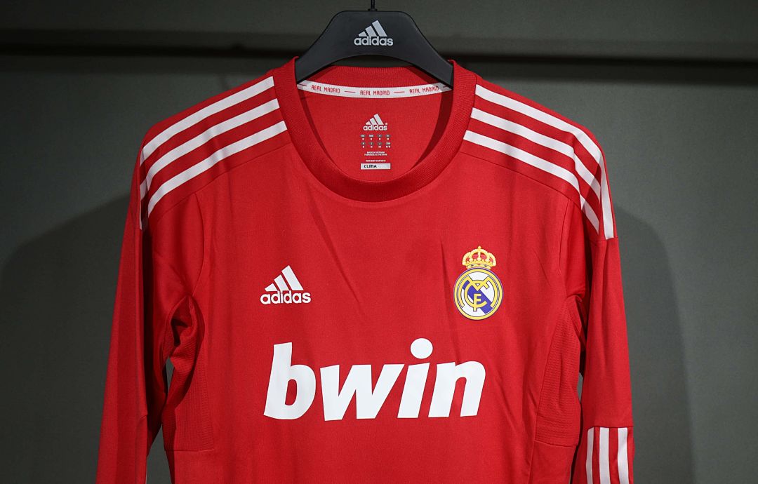 11-12 Retro Player Real Madrid Third Away Kit Long Sleeve Cheap Football Jersey Wholesale Yupoo 2