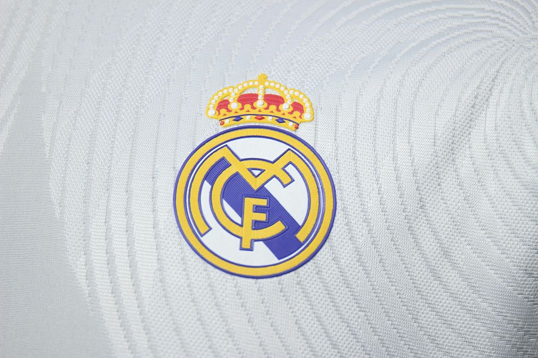 21-22 Retro Player Real Madrid Home Kit Long Sleeve Cheap Football Jersey Wholesale Yupoo 4