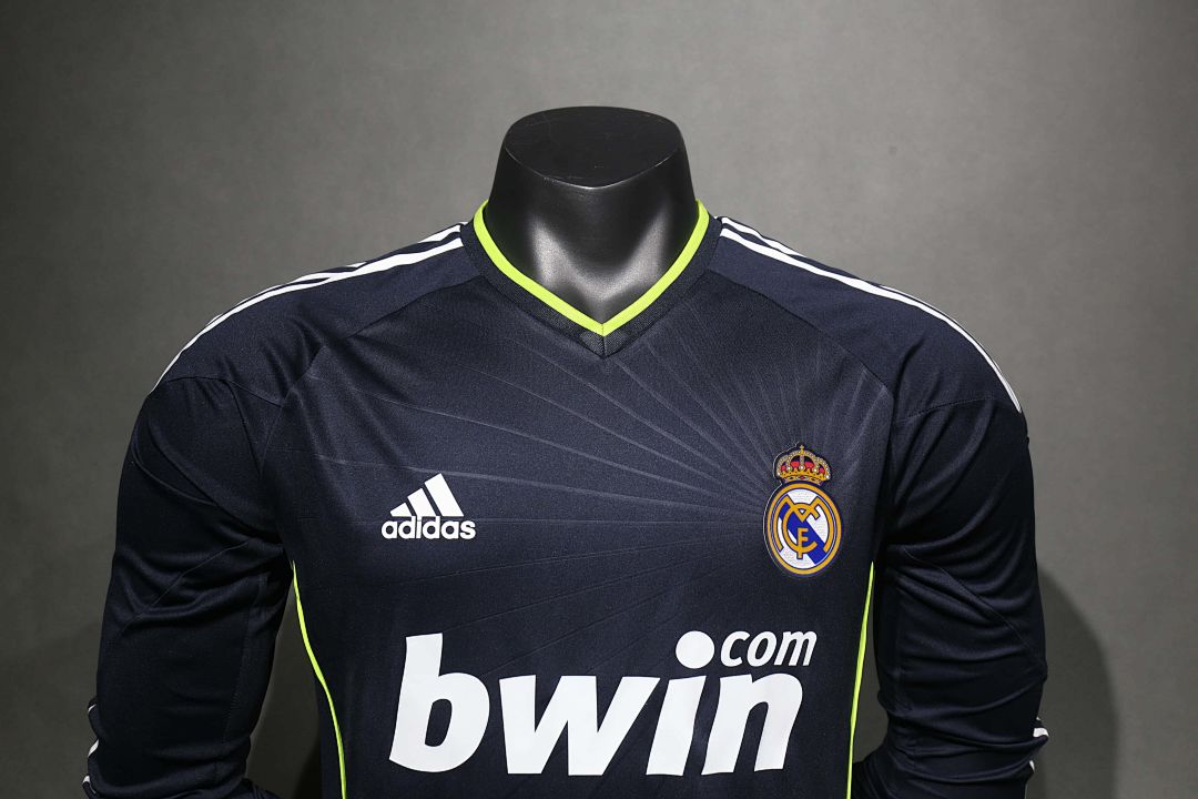 10-11 Retro Player Real Madrid Away Kit Long Sleeve Cheap Football Jersey Wholesale Yupoo 4