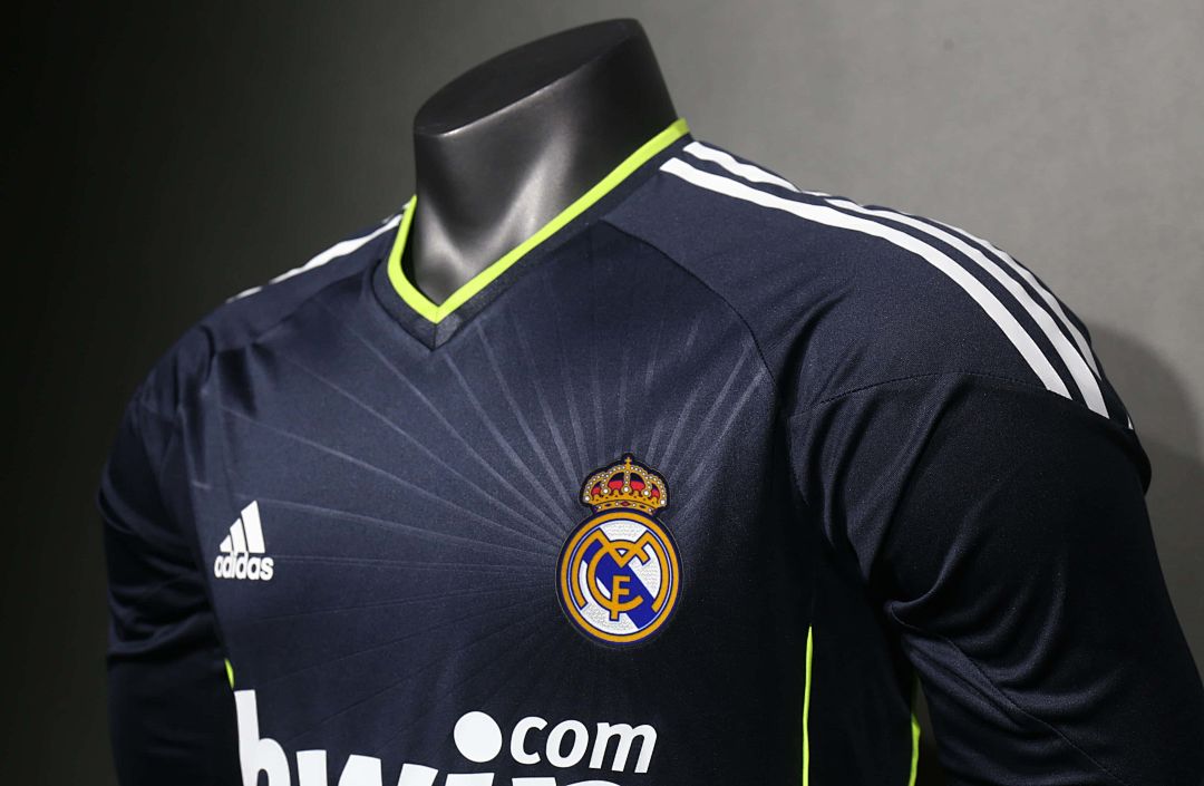10-11 Retro Player Real Madrid Away Kit Long Sleeve Cheap Football Jersey Wholesale Yupoo 5