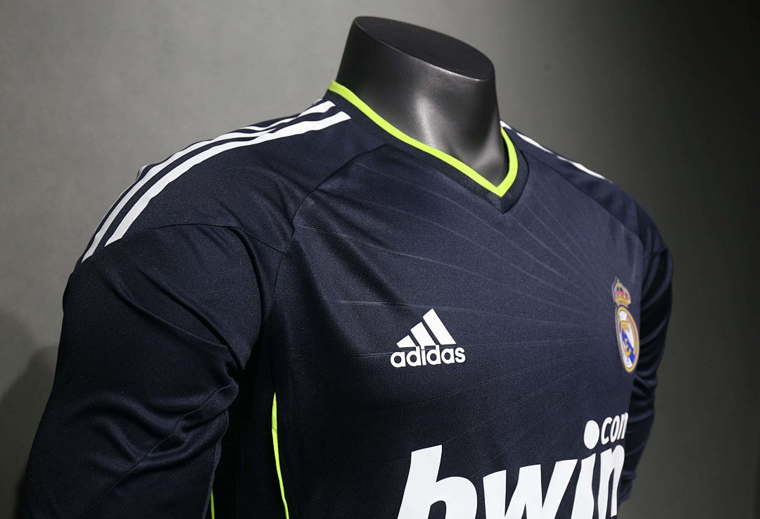 10-11 Retro Player Real Madrid Away Kit Long Sleeve Cheap Football Jersey Wholesale Yupoo 6