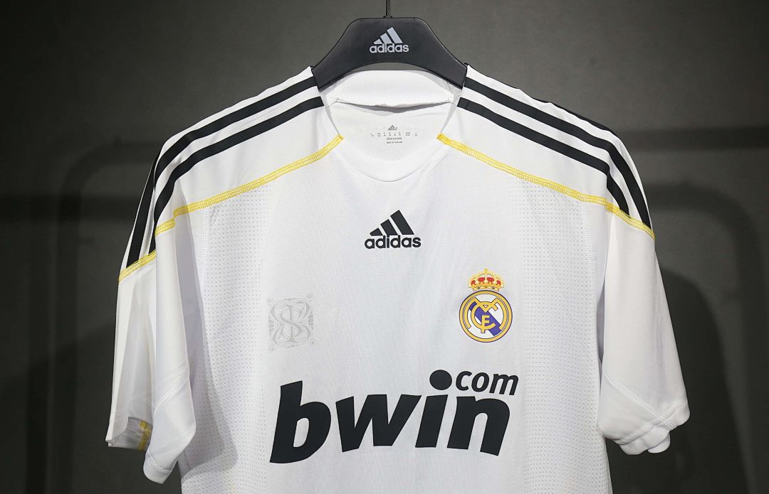 09-10 Retro Player Real Madrid Home Kit Cheap Football Jersey Wholesale Yupoo 3
