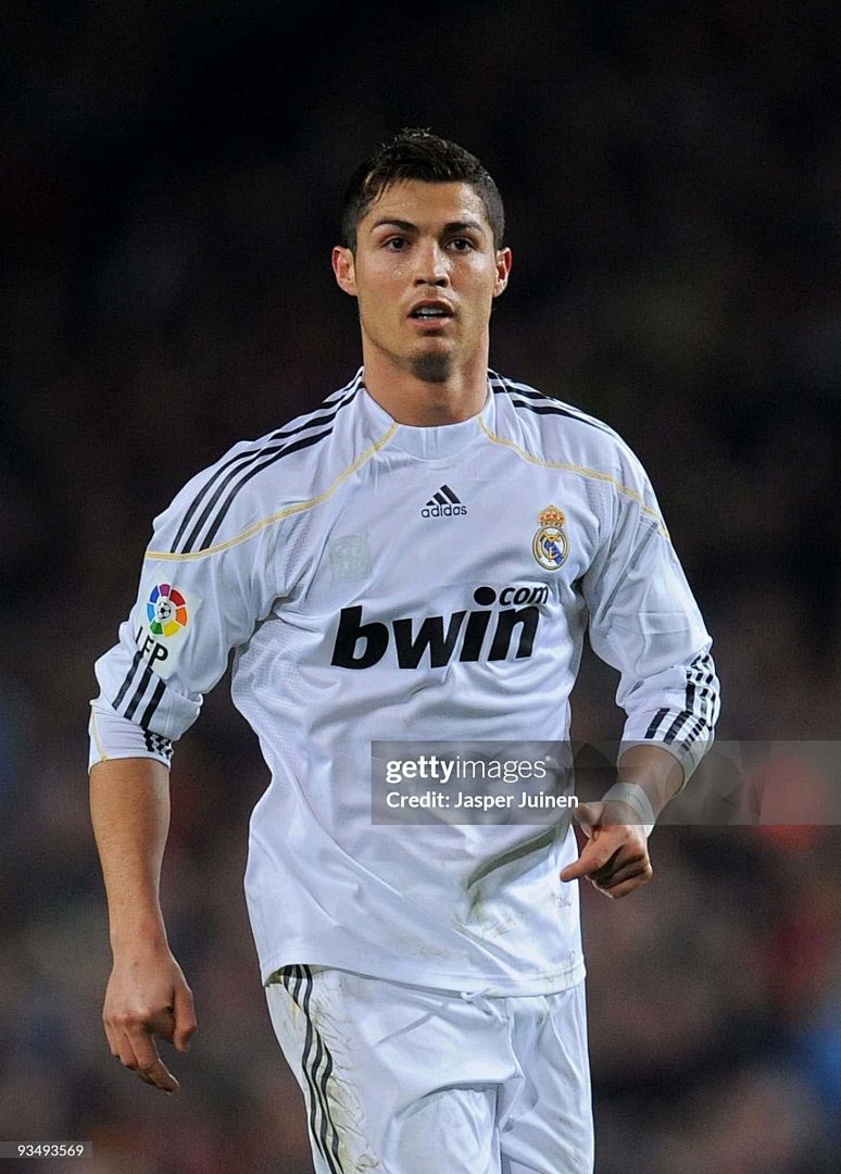 09-10 Retro Player Real Madrid Home Kit Long Sleeve Cheap Football Jersey Wholesale Yupoo 7