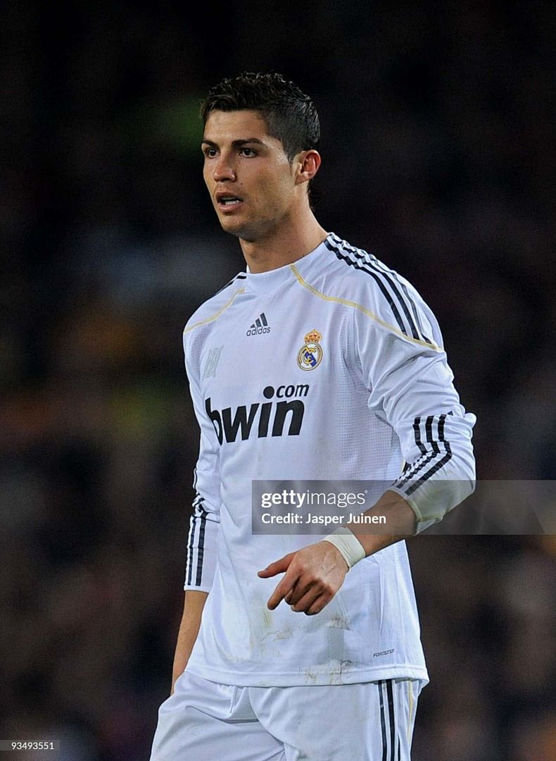 09-10 Retro Player Real Madrid Home Kit Long Sleeve Cheap Football Jersey Wholesale Yupoo 8