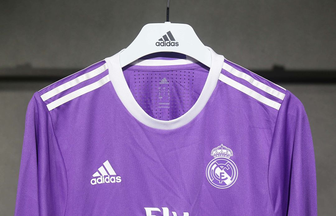 16-17 Retro Player Real Madrid Away Kit Long Sleeve Cheap Football Jersey Wholesale Yupoo 11
