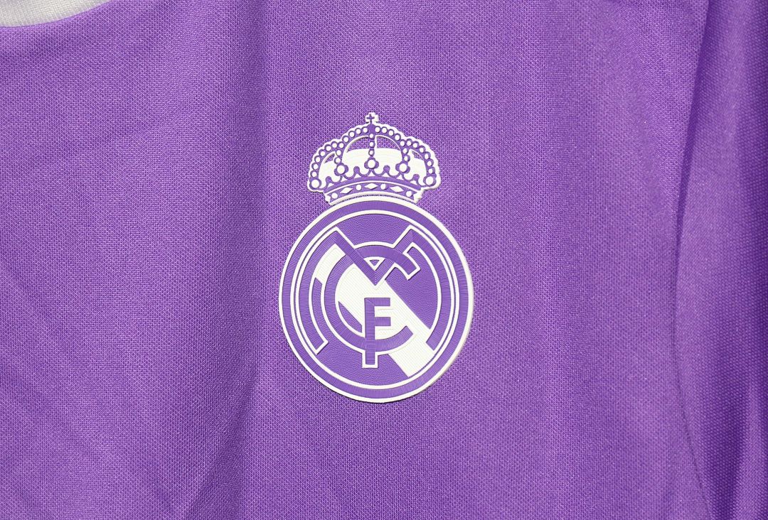 16-17 Retro Player Real Madrid Away Kit Long Sleeve Cheap Football Jersey Wholesale Yupoo 12