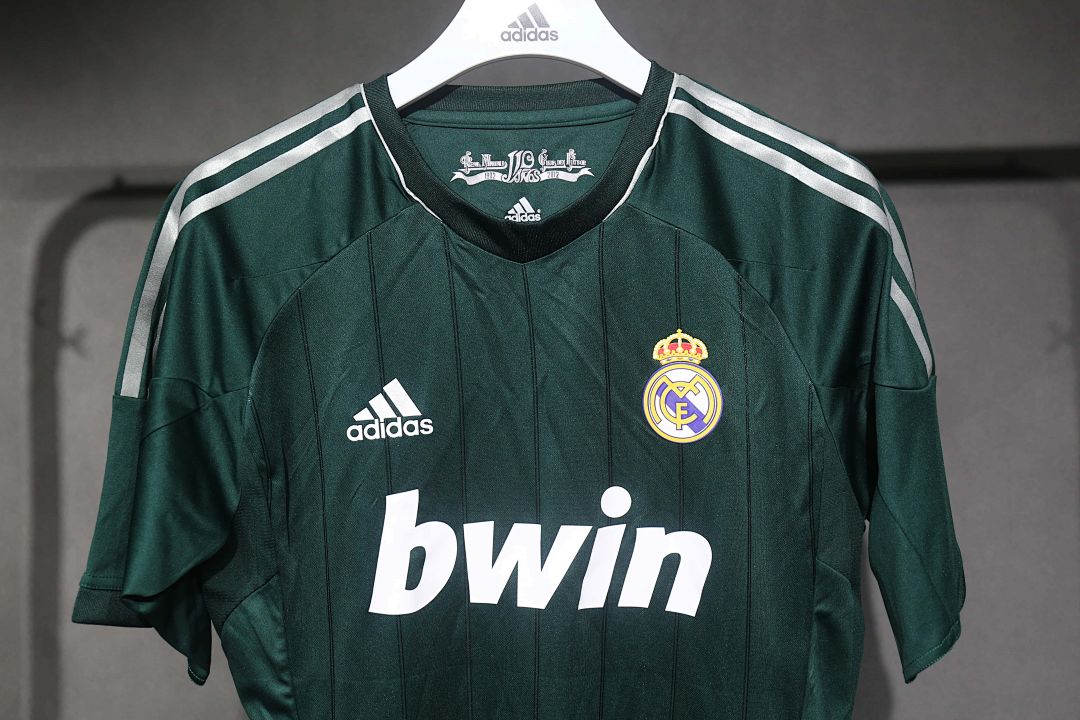 12-13 Retro Player Real Madrid Third Away Kit Cheap Football Jersey Wholesale Yupoo 14
