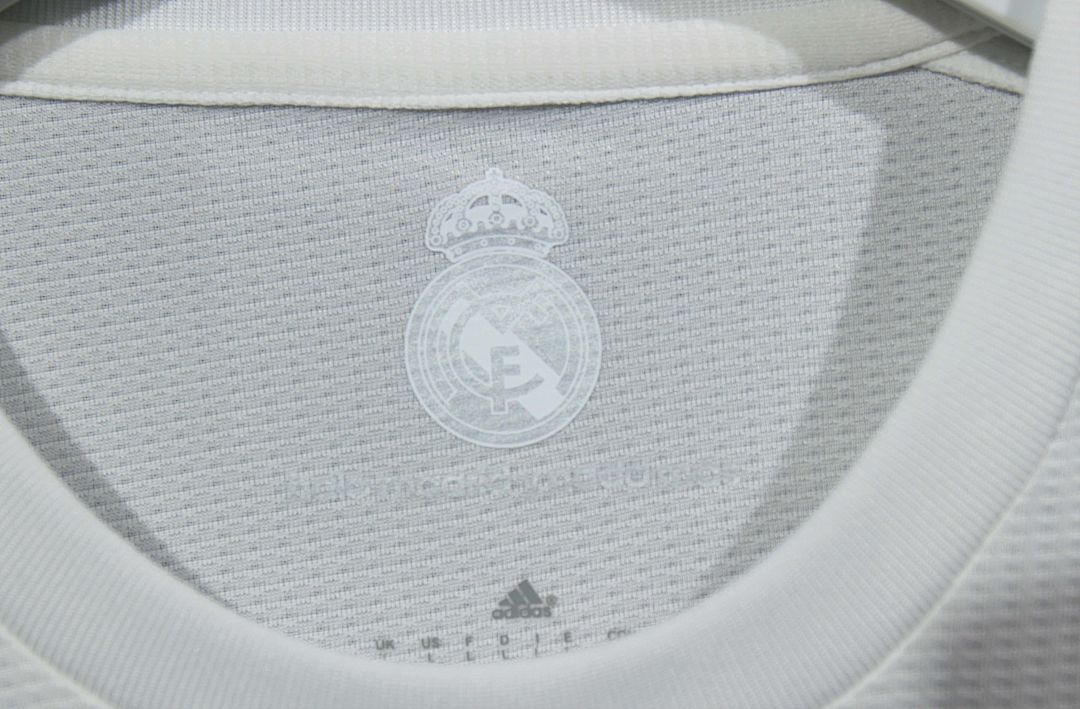 15-16 Retro Player Real Madrid Home Kit Long Sleeve Cheap Football Jersey Wholesale Yupoo 4