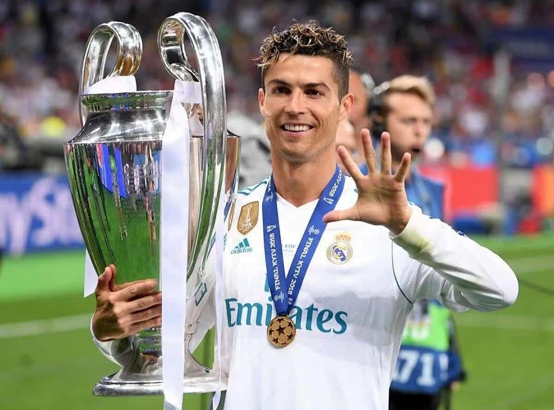 17-18 Retro Player Real Madrid Home Kit Long Sleeve Cheap Football Jersey Wholesale Yupoo 8