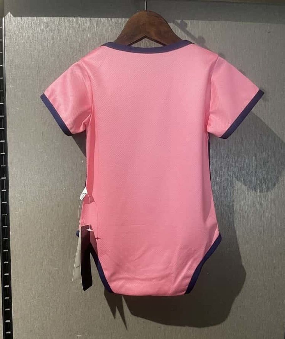 25-26 Real Madrid Pink Baby Uniform Cheap Football Jersey Wholesale Yupoo 2