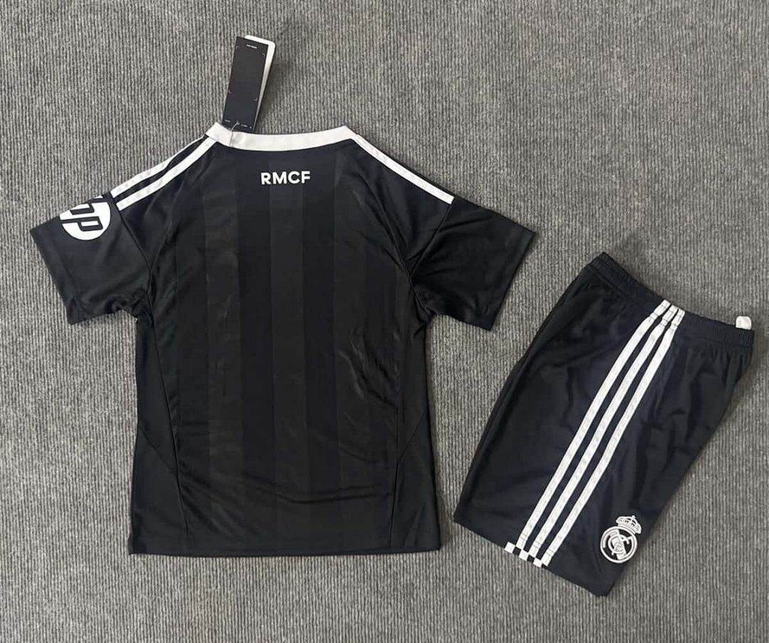 25-26 Kids Real Madrid Black Goalkeeper Kit Cheap Football Jersey Wholesale Yupoo 2