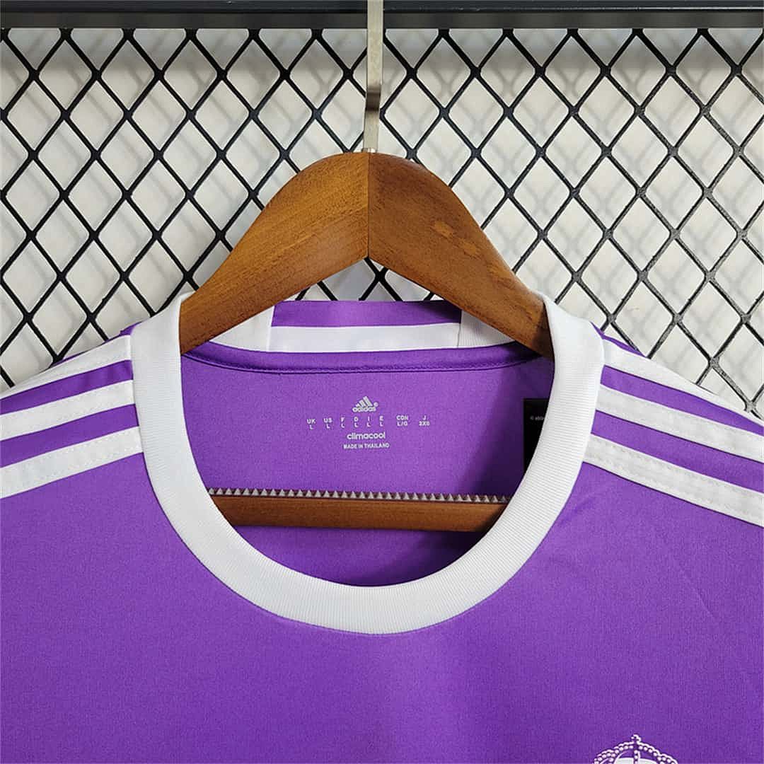 16-17 Real Madrid extérieur violet 15