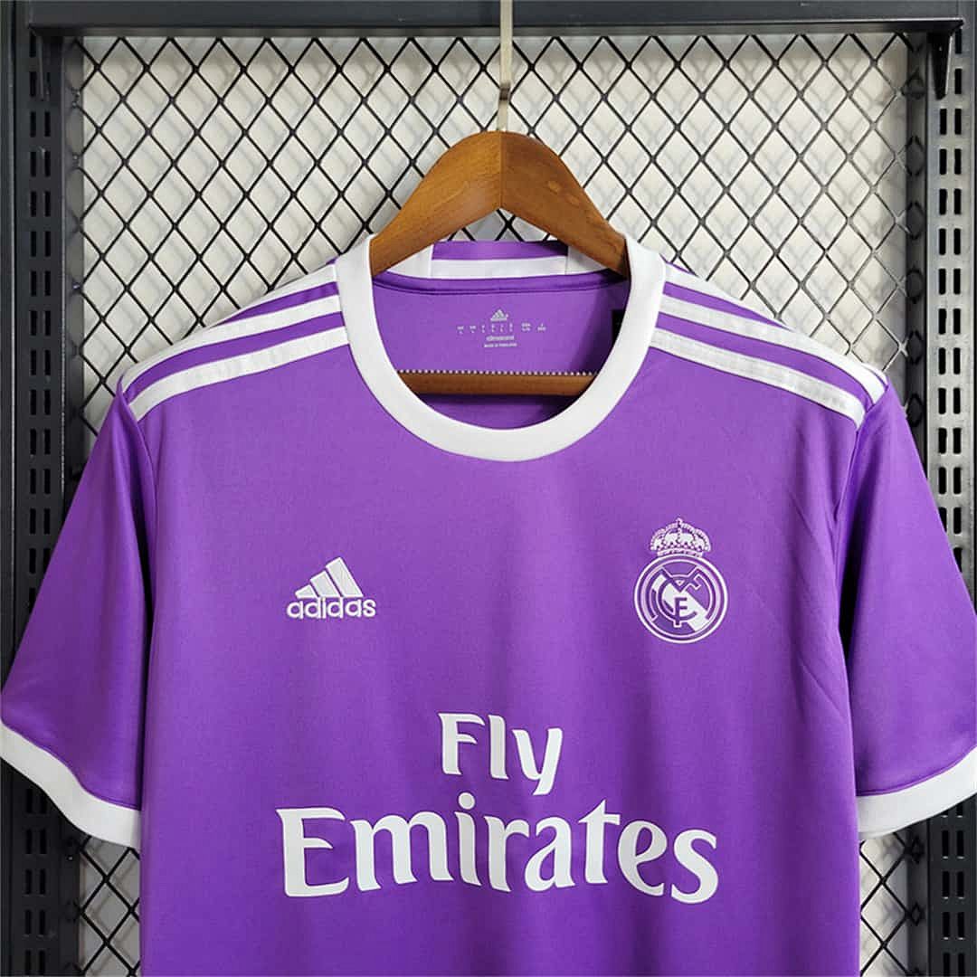16-17 Real Madrid extérieur violet 4