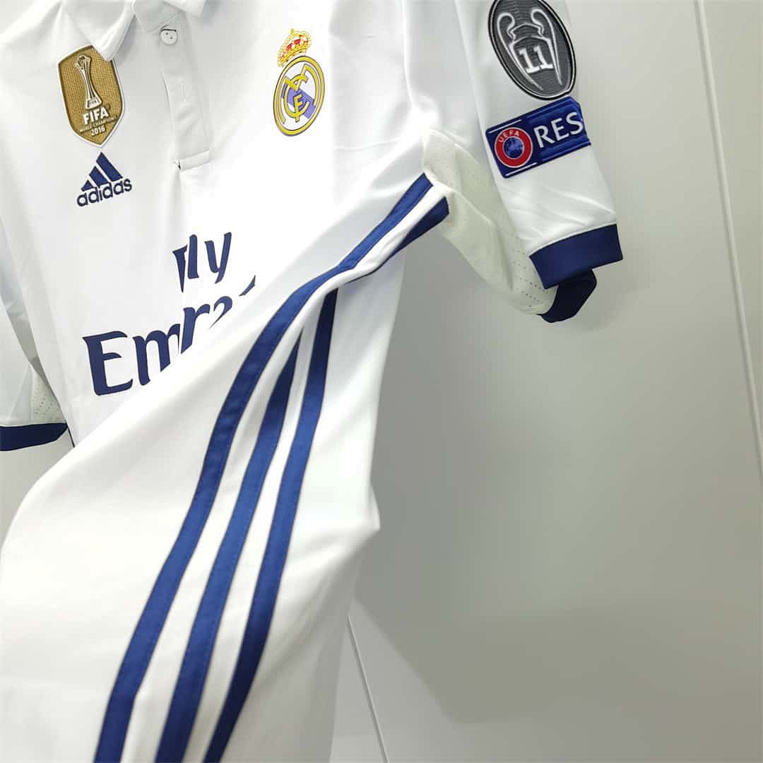 16-17 Real Madrid home 10