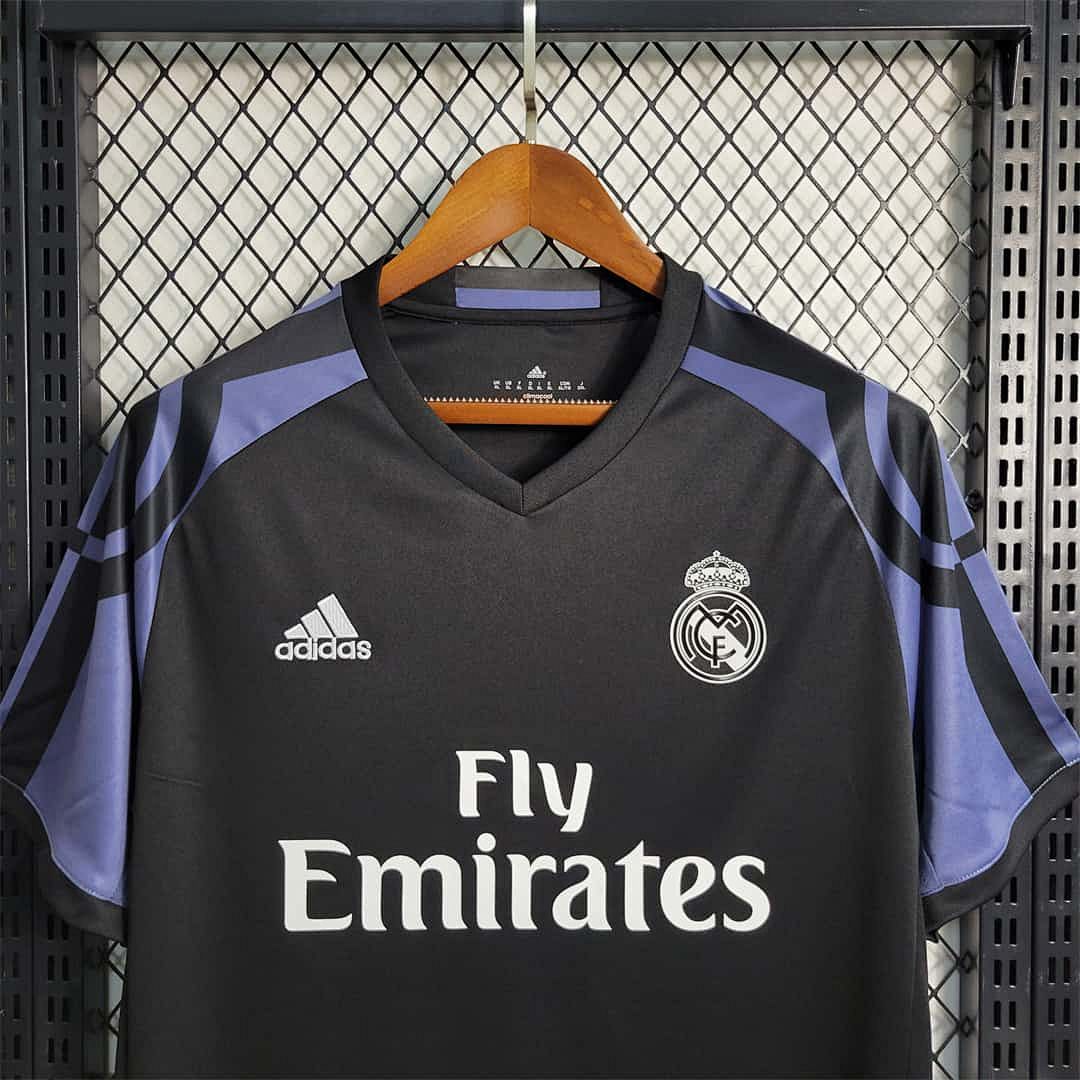 16-17 Real Madrid troisième extérieur 4