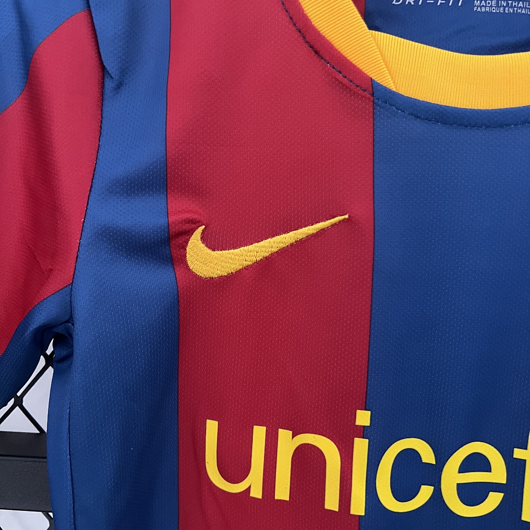 kids Barcelona 10/11 home size: 16-28 2