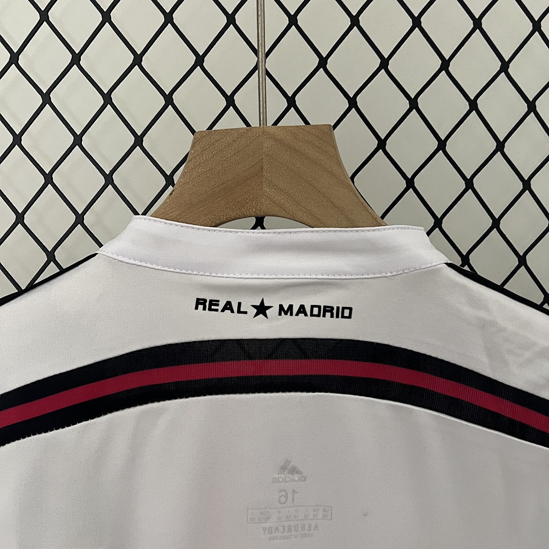 kids Real Madrid 14/15 home size: 16-28 5