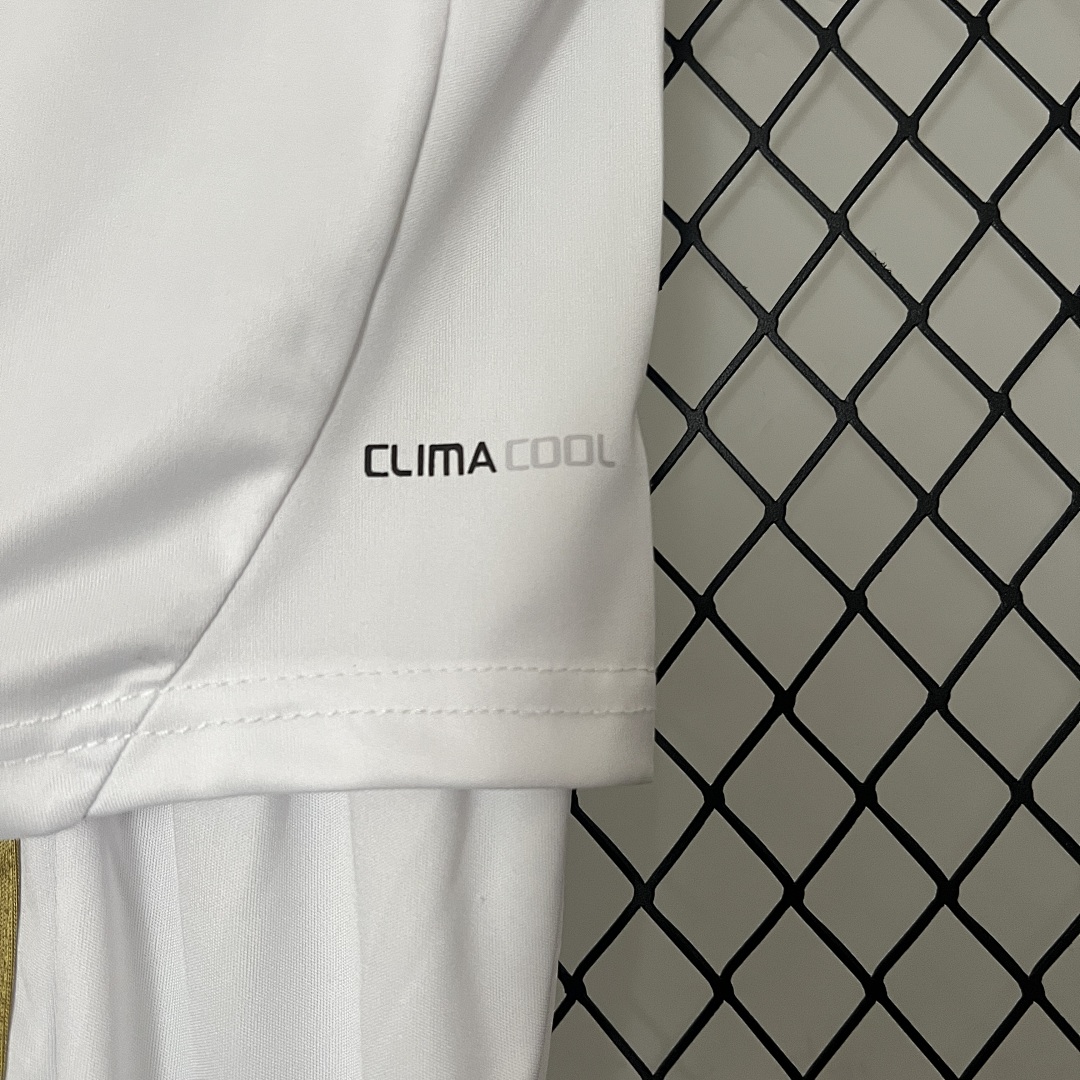 kids Real Madrid 11/12 home size: 16-28 9