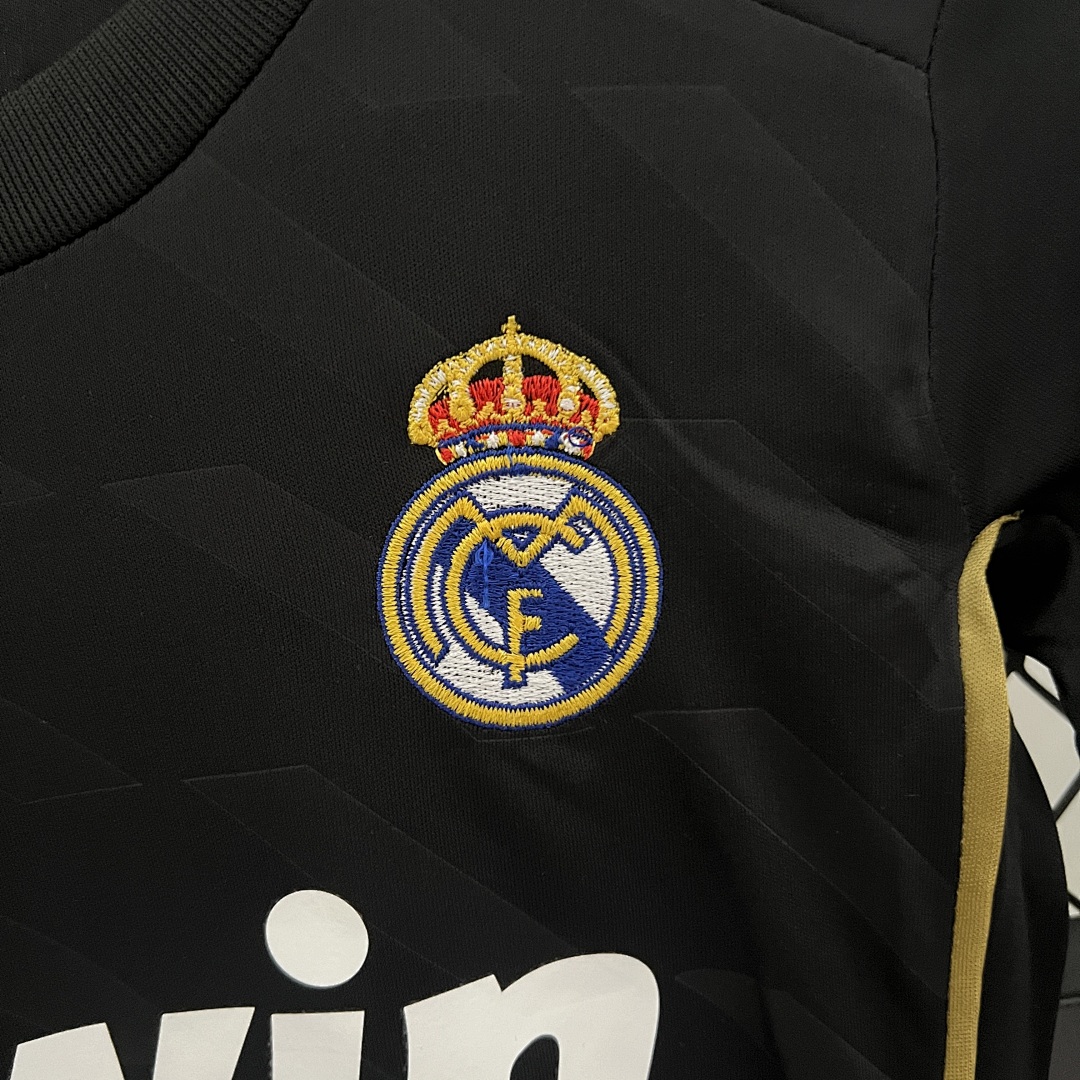 kids Real Madrid 11/12 away size: 16-28 2