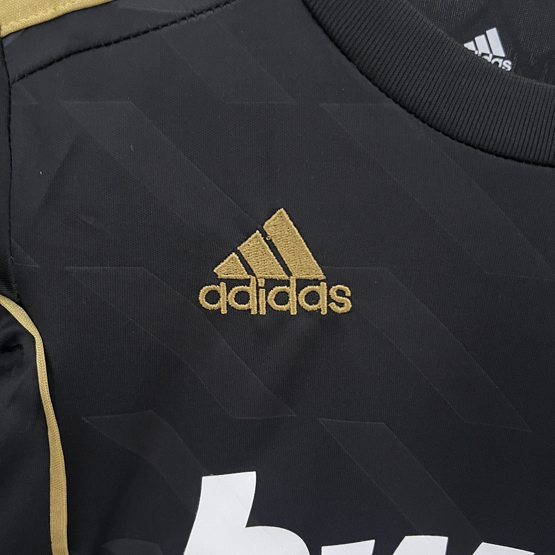 kids Real Madrid 11/12 away size: 16-28 3