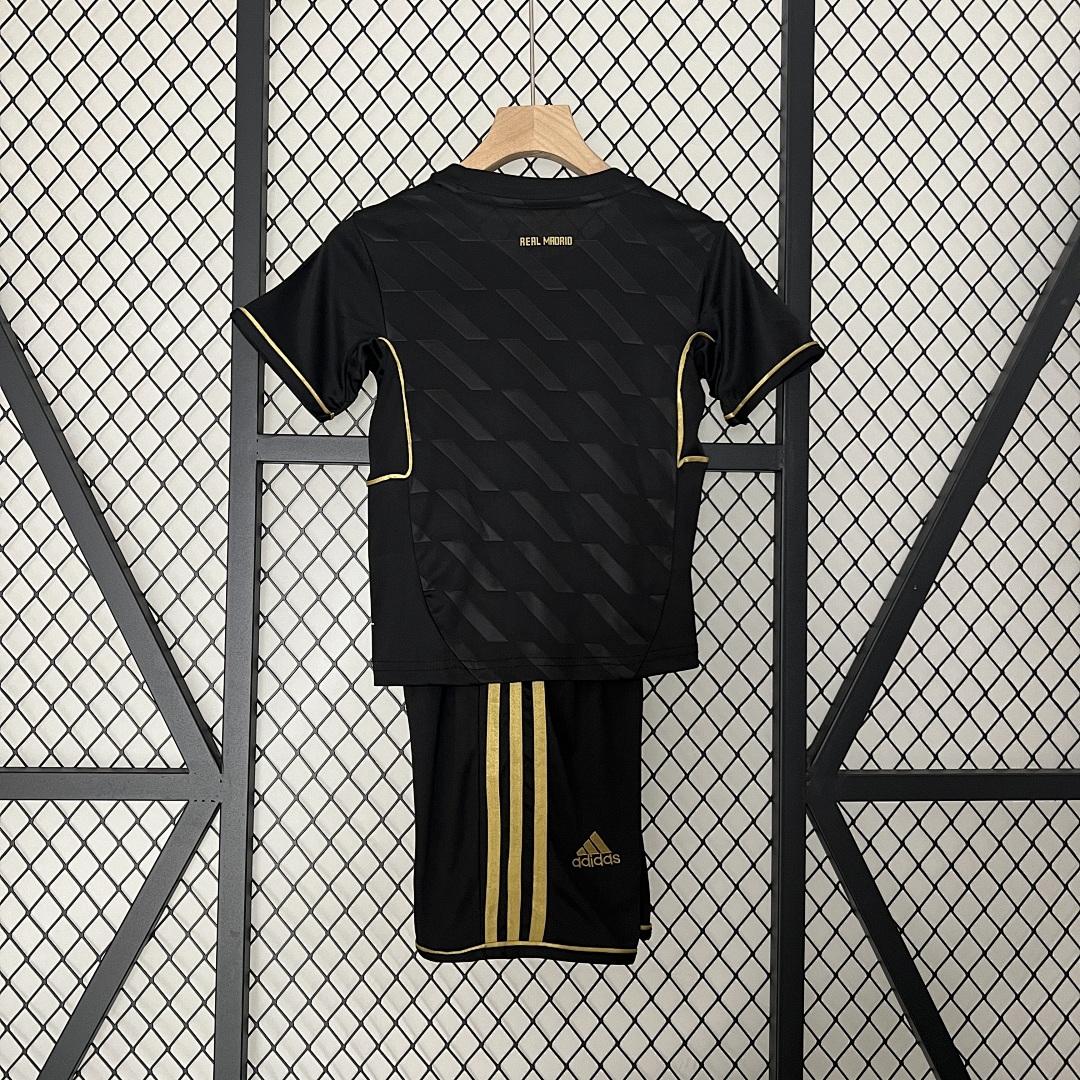 kids Real Madrid 11/12 away size: 16-28 8