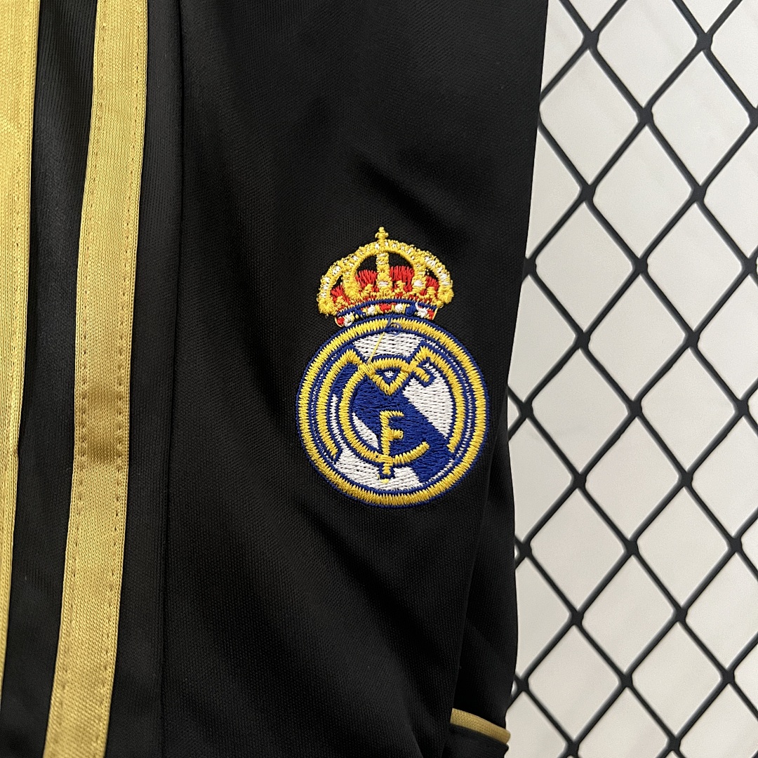 kids Real Madrid 11/12 away size: 16-28 9