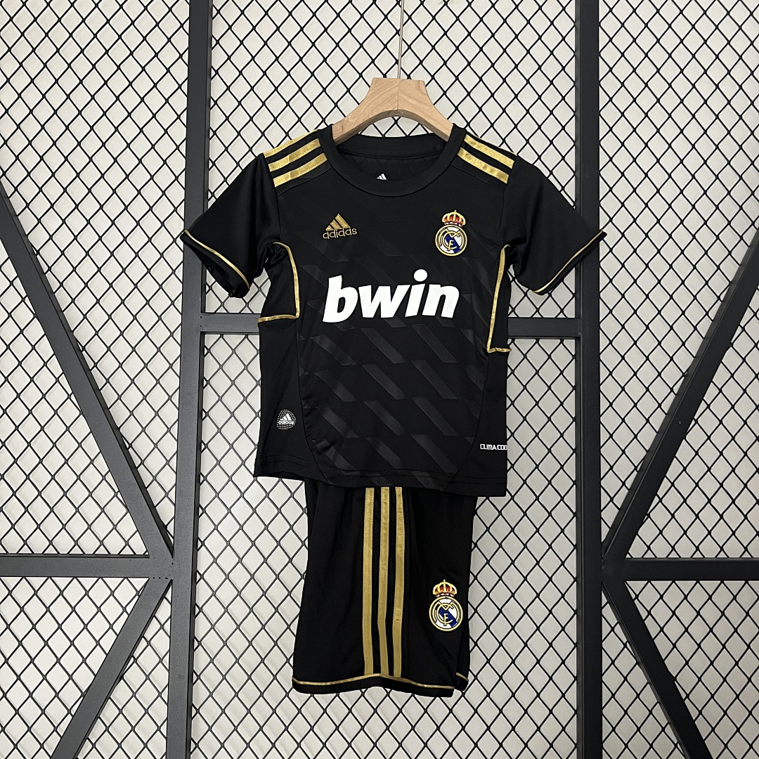 kids Real Madrid 11/12 away size: 16-28