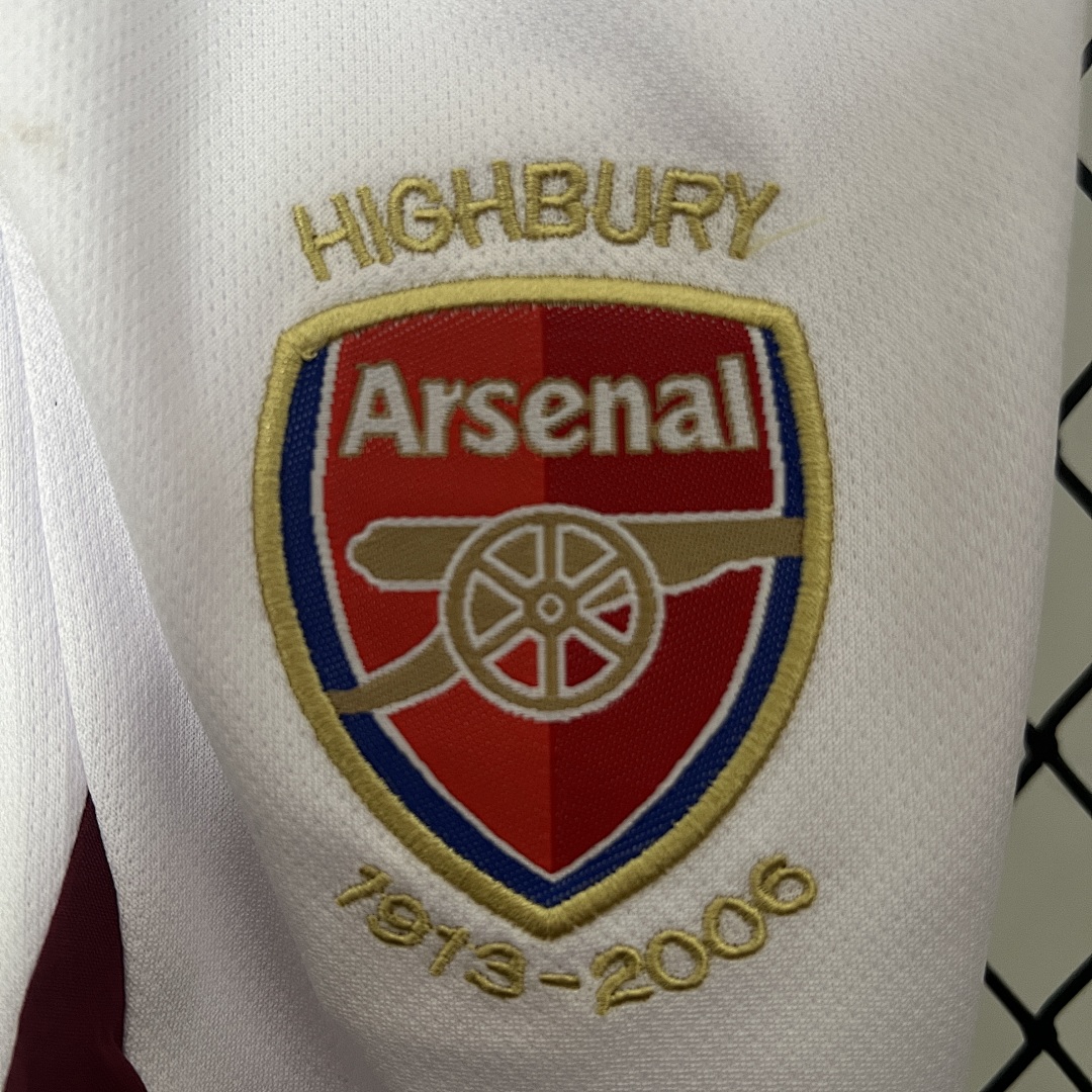 kids Arsenal 05/06 home size: 16-28 5