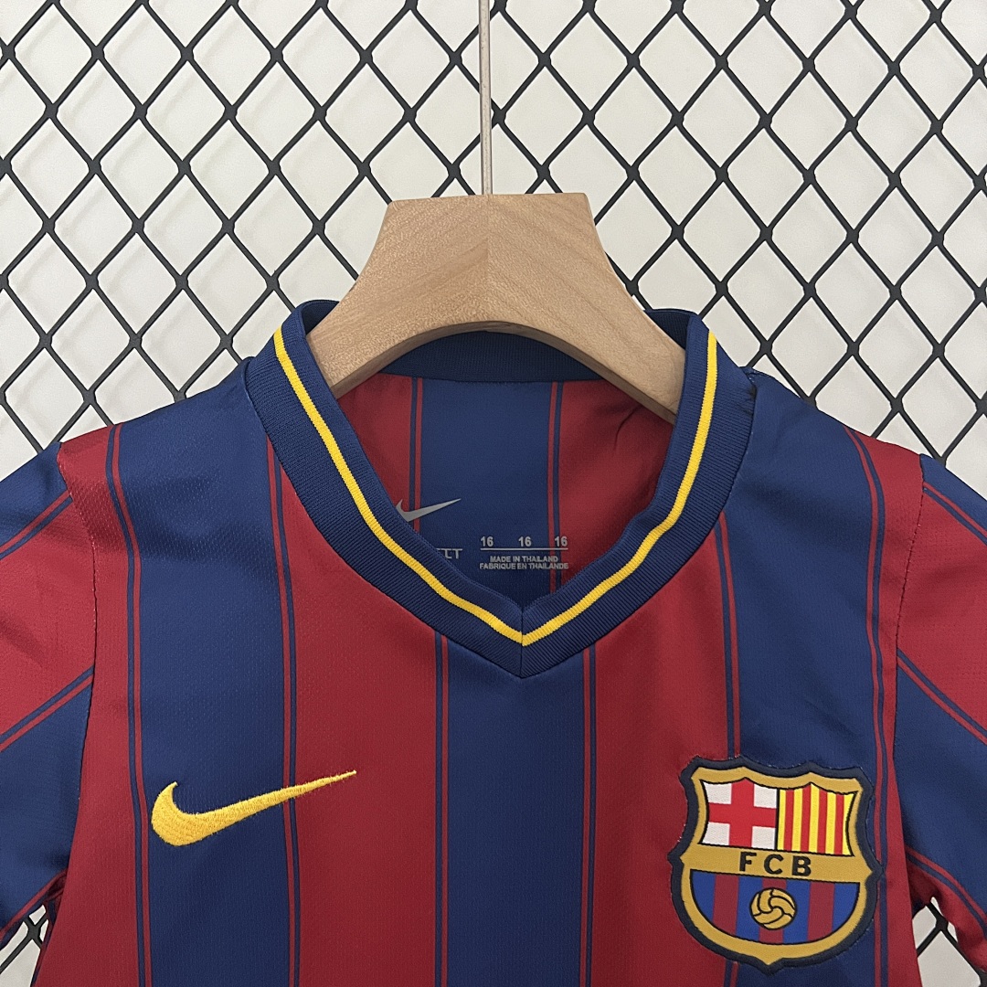 kids Barcelona 09/10 home size: 16-28 9
