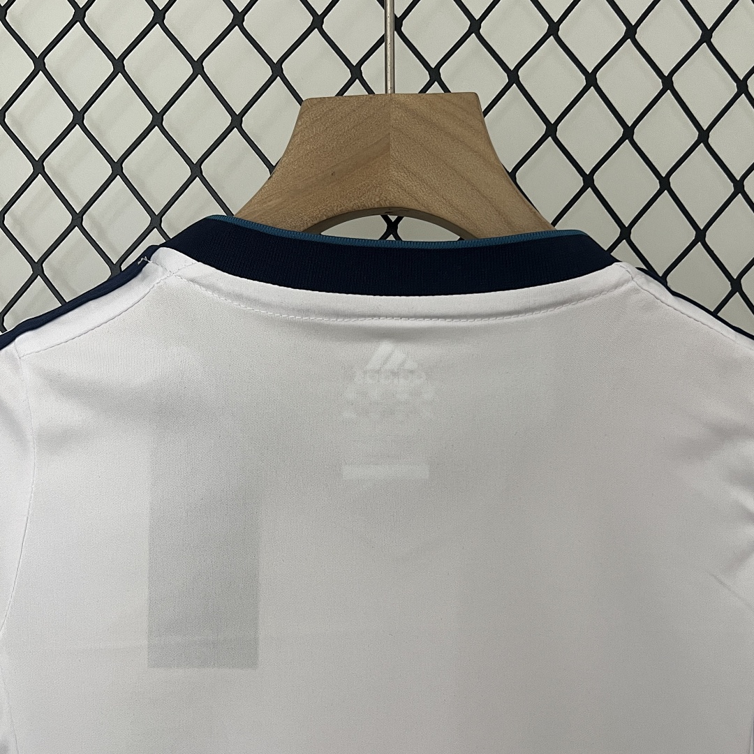 kids Real Madrid12/13 home size: 16-28 2