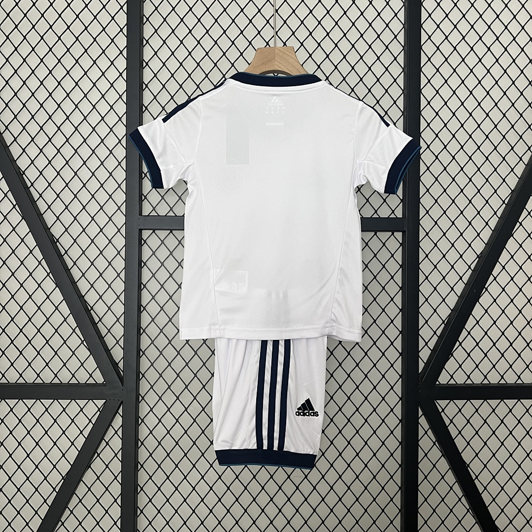 kids Real Madrid12/13 home size: 16-28 3