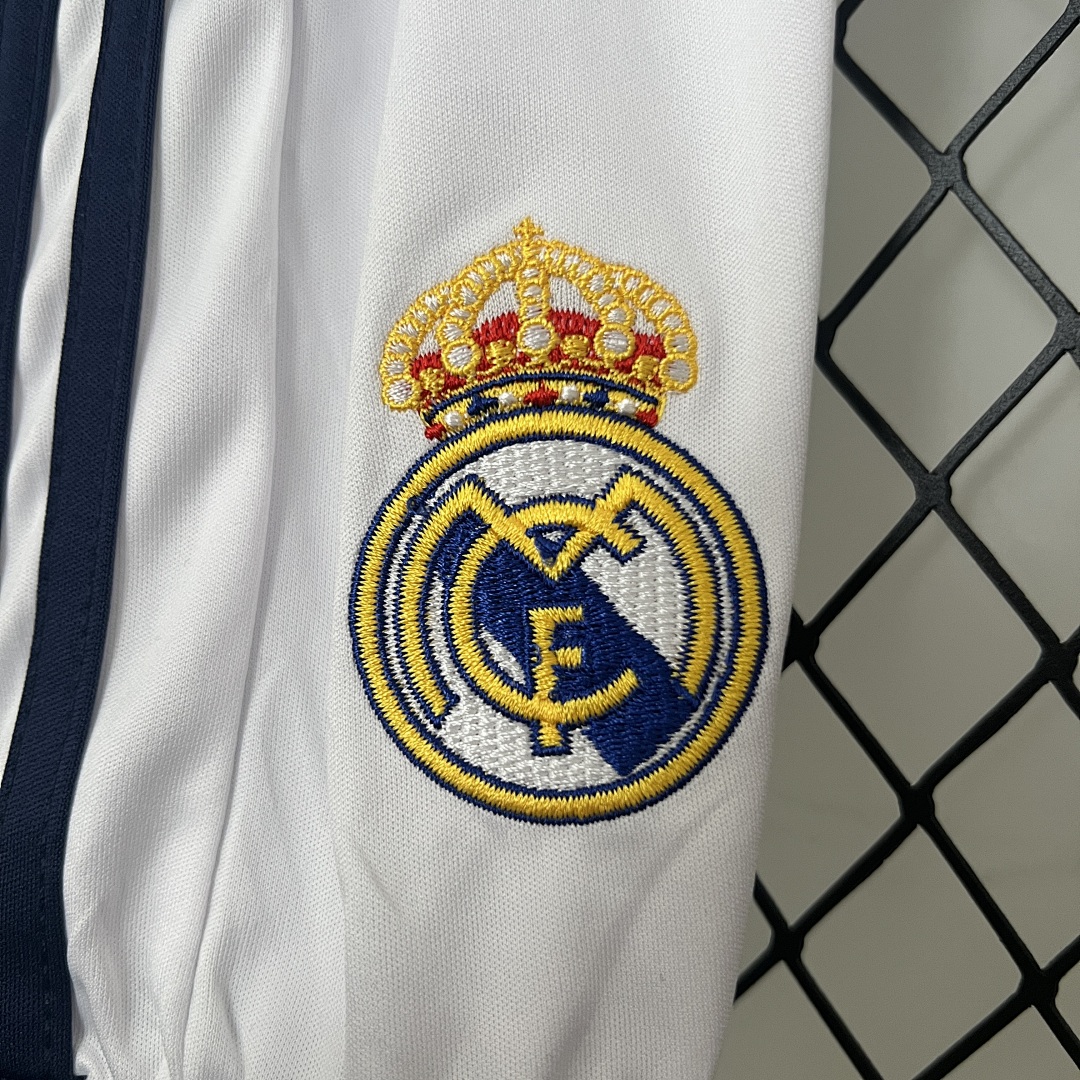 kids Real Madrid12/13 home size: 16-28 4