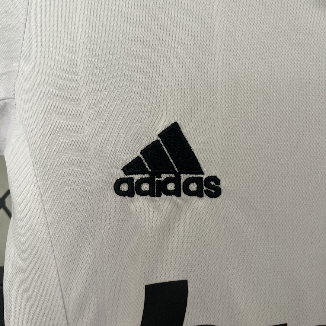 kids Real Madrid12/13 home size: 16-28 6