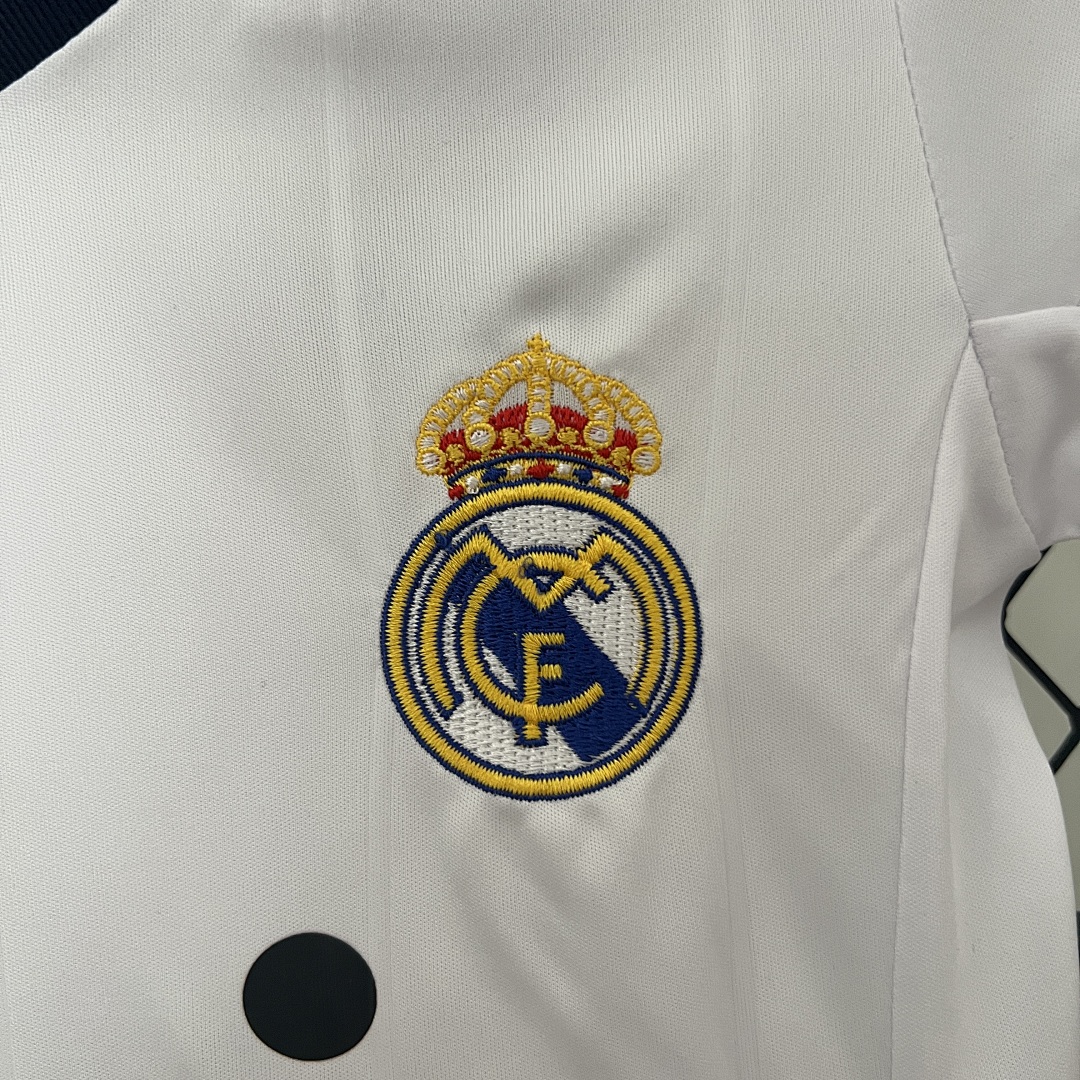 kids Real Madrid12/13 home size: 16-28 7