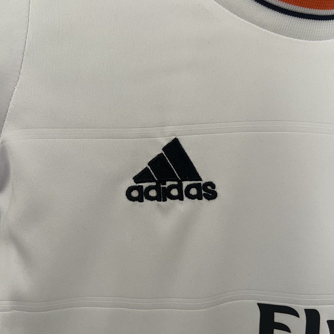 kids Real Madrid 13/14 home size: 16-28 2
